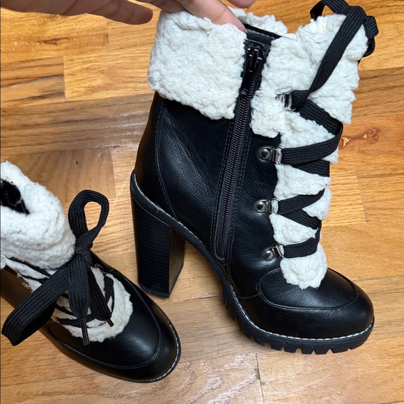BCBG BRAND NEW - Women's Black and White Winter Boots - Picture 4 of 6